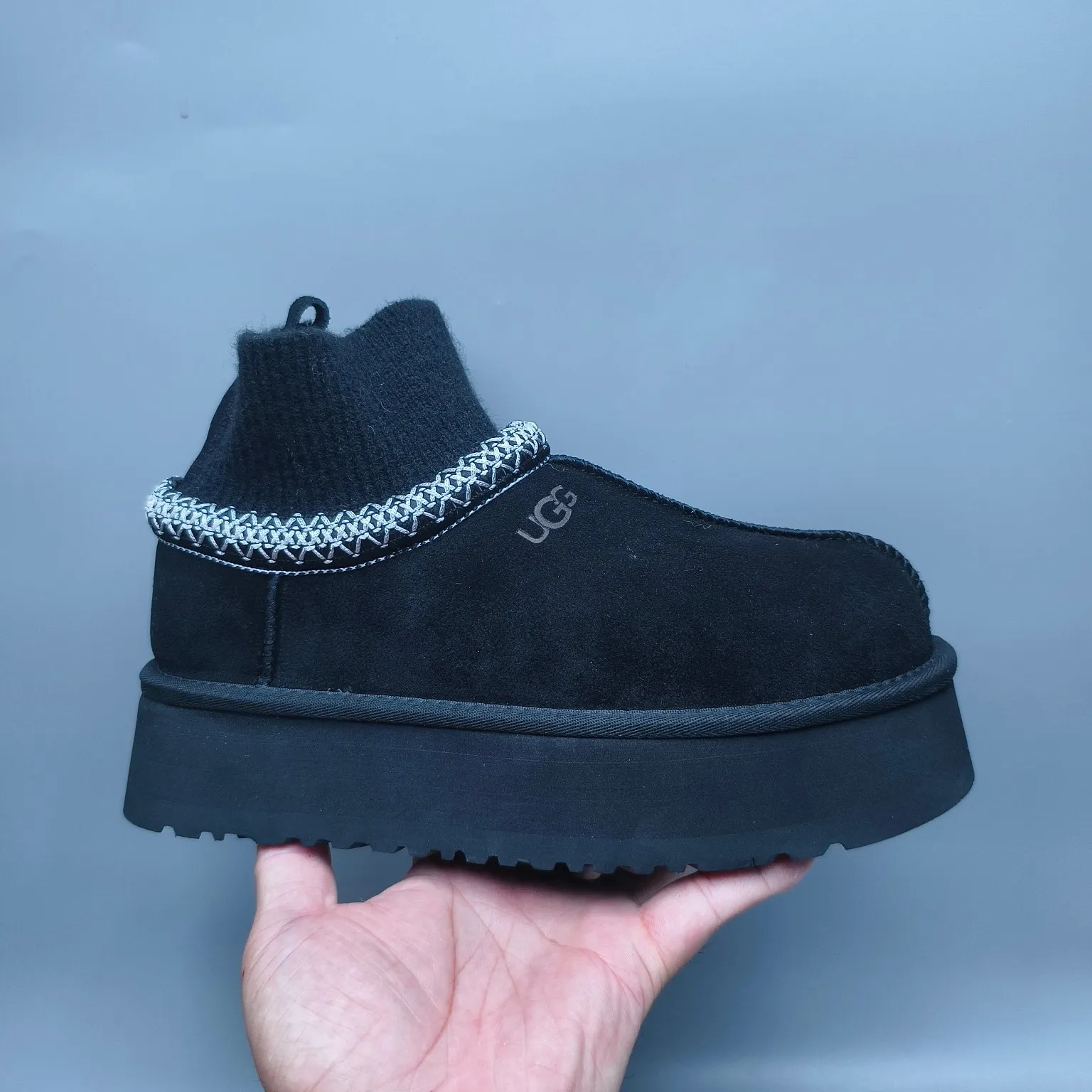 💰520 UGG sheepskin all-in-one snow boots 5956 thick-soled ethnic style braided style Color: maroon black sand matching code: 35-40